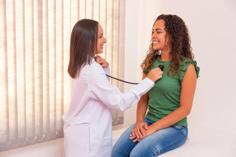 A Importância do Acompanhamento Ginecológico Regular: Exames e Check-ups Essenciais